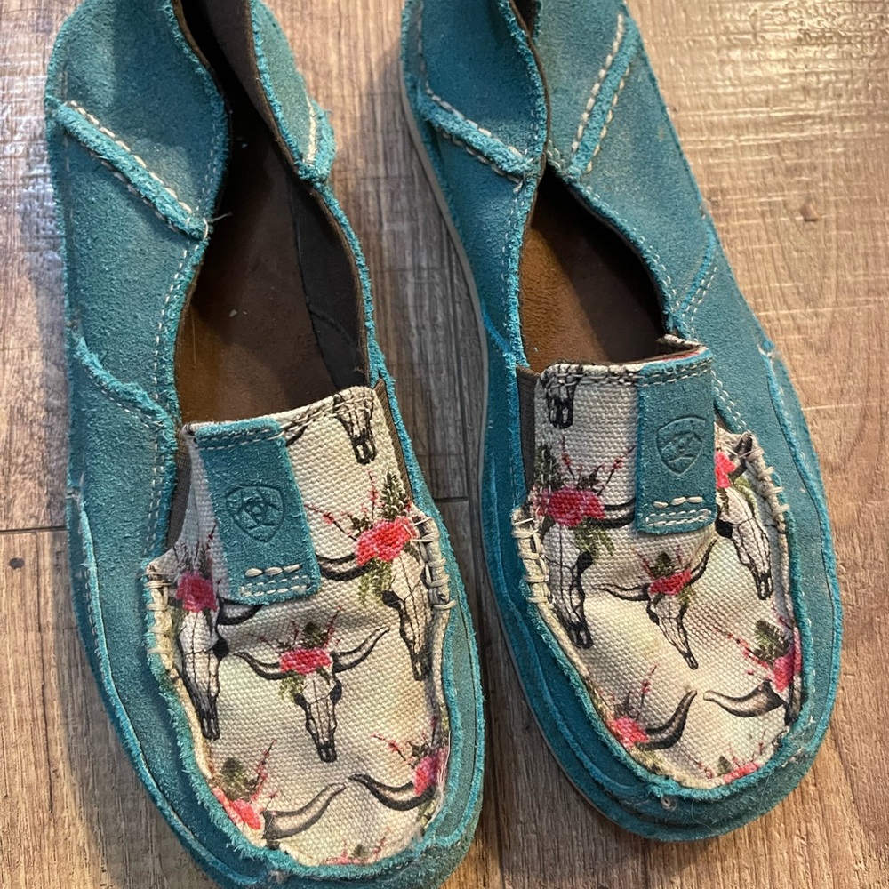 Ariat womans shoes size 6